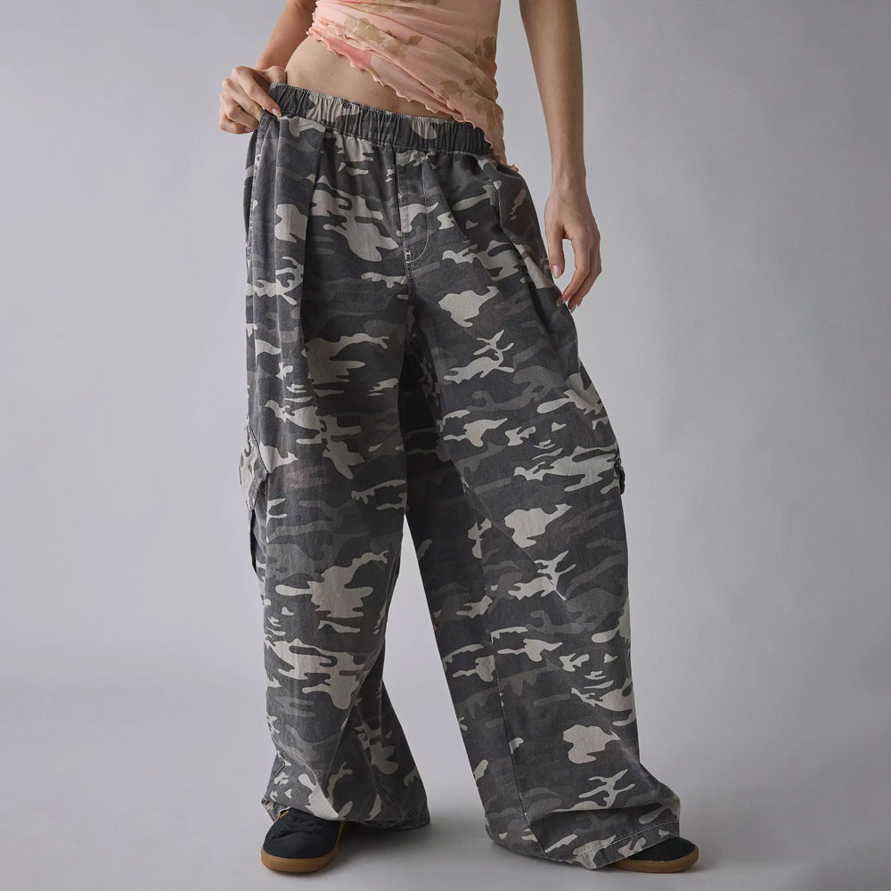 Marit | Wijde cargobroek met camouflageprint - foto 5