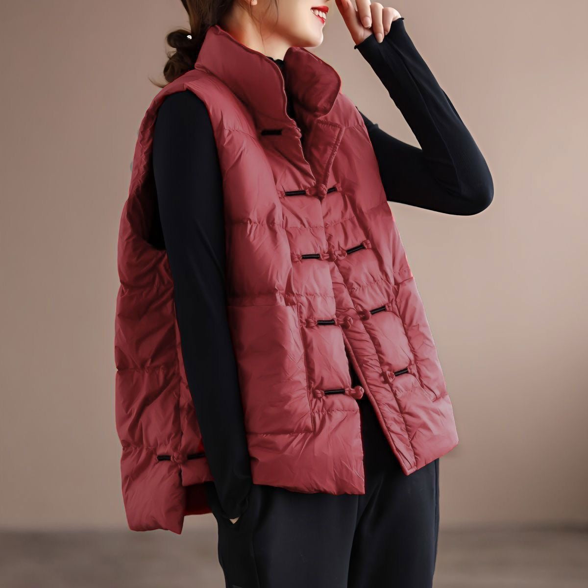 Sien | Gewatteerde bodywarmer voor dames met opstaande kraag - Baksteenrood