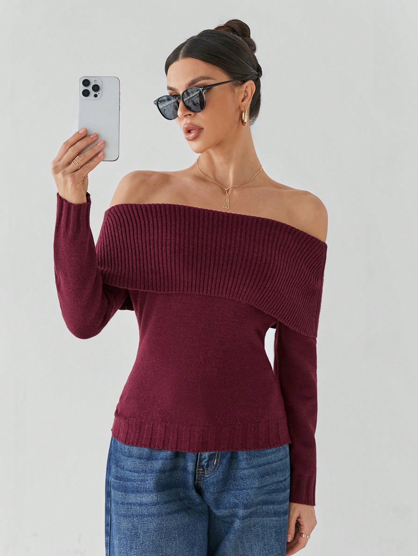 Trui_Bordeaux_Dames_Off_Shoulder_Gebreid_Winter_Herfst_Warm_Victoria_Mae_Nederland_Belgie
