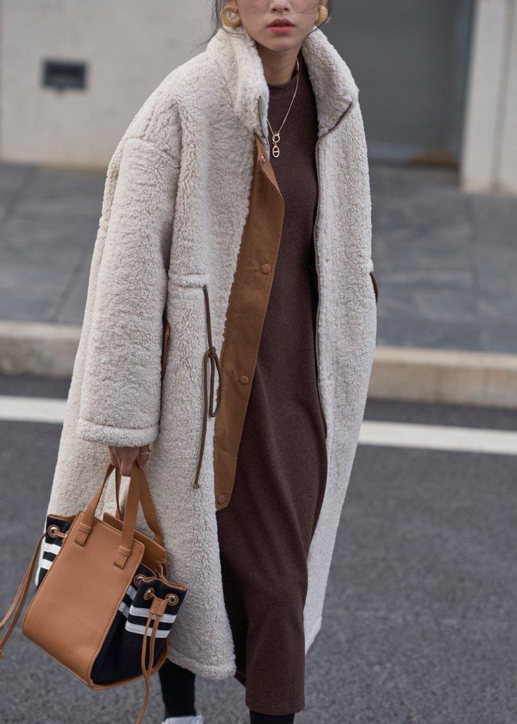 Beige Stijlvolle Winterjas met Hoge Kraag – Amara