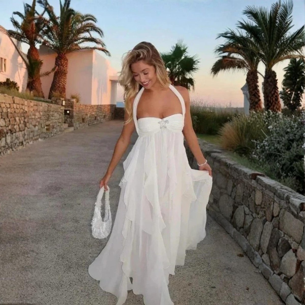 Ariel | Chiffon maxi jurk met open rug en diamantsterdetails 5