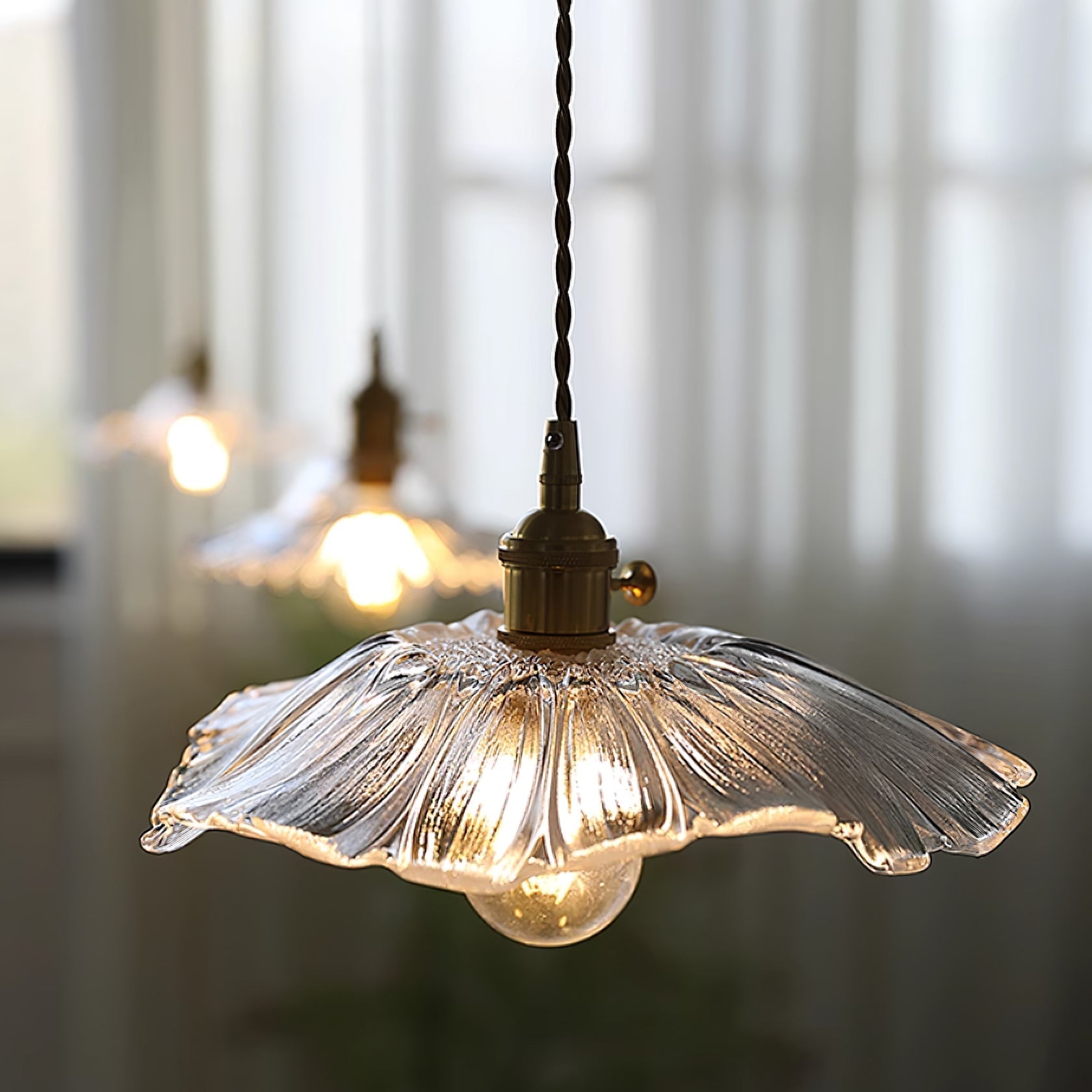 Bloemglazen | Retro hanglamp met transparante schaduw 4