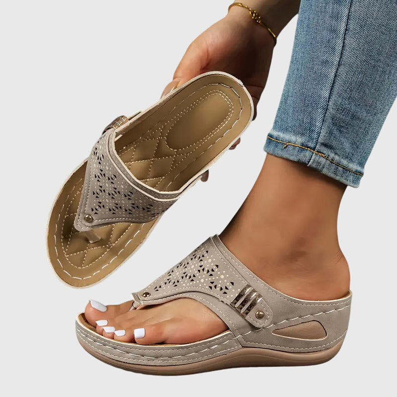 Casual Instapsandalen Met Sleehak | Navando
