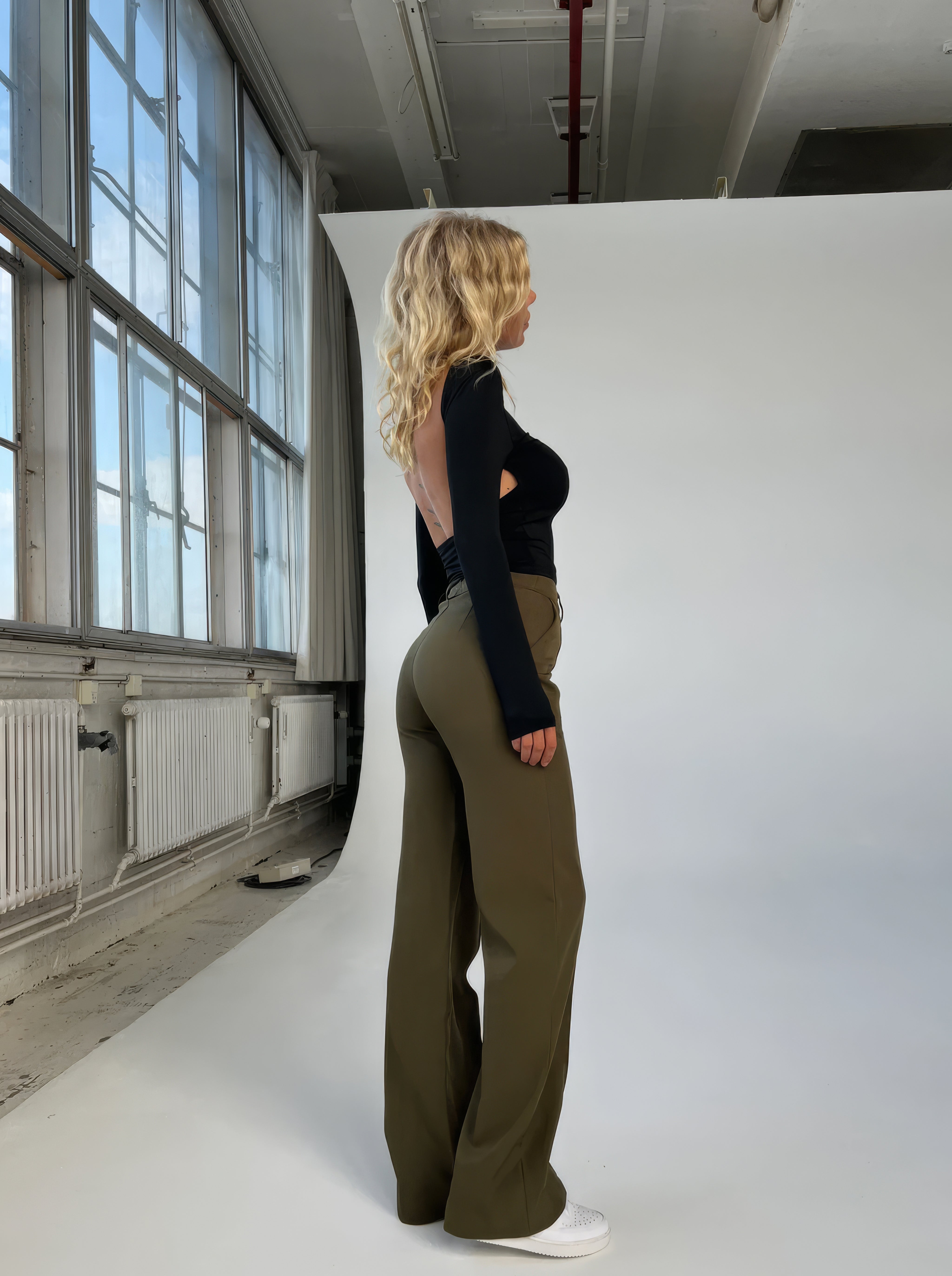 Damesbroek met hoge taille en rechte pijpen – elegante zakelijke look 5