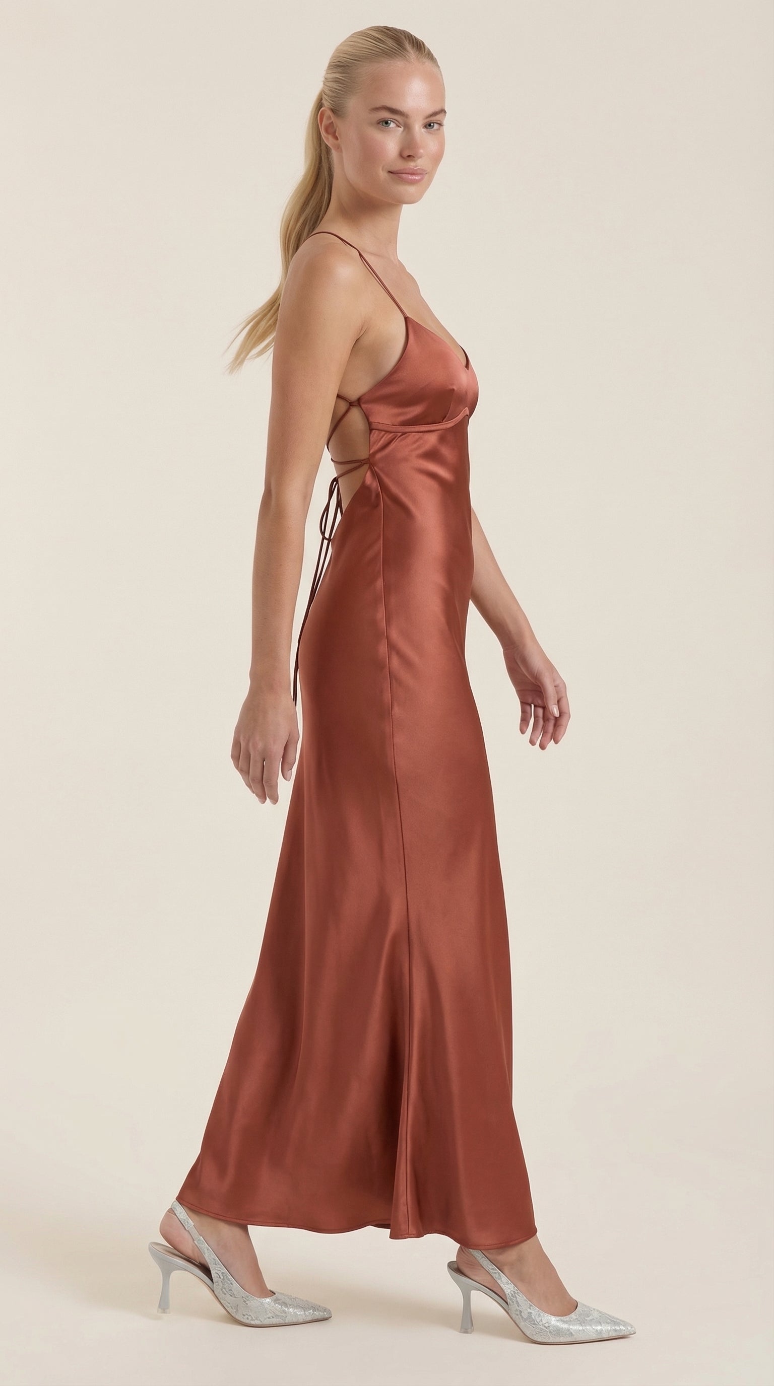 Elegante Maxi Jurk Met Open Rug | Navando