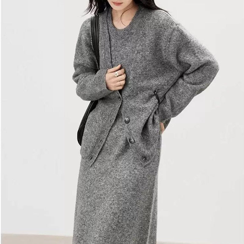 Gebreide damesjurken | Tweedelig ontwerp met knoopaccenten 0