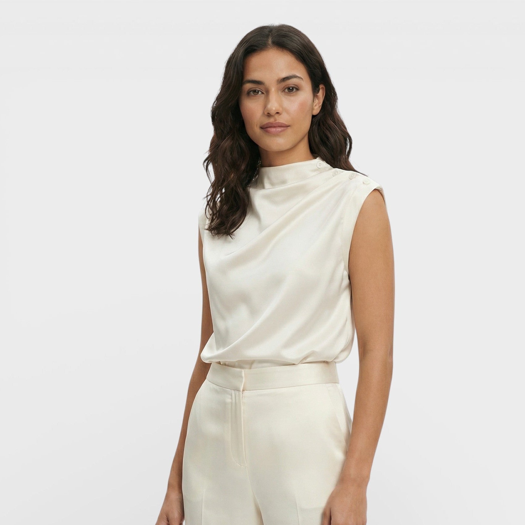 Gedrapeerde blouse | Satijnen stof met mandarijnkraag 2
