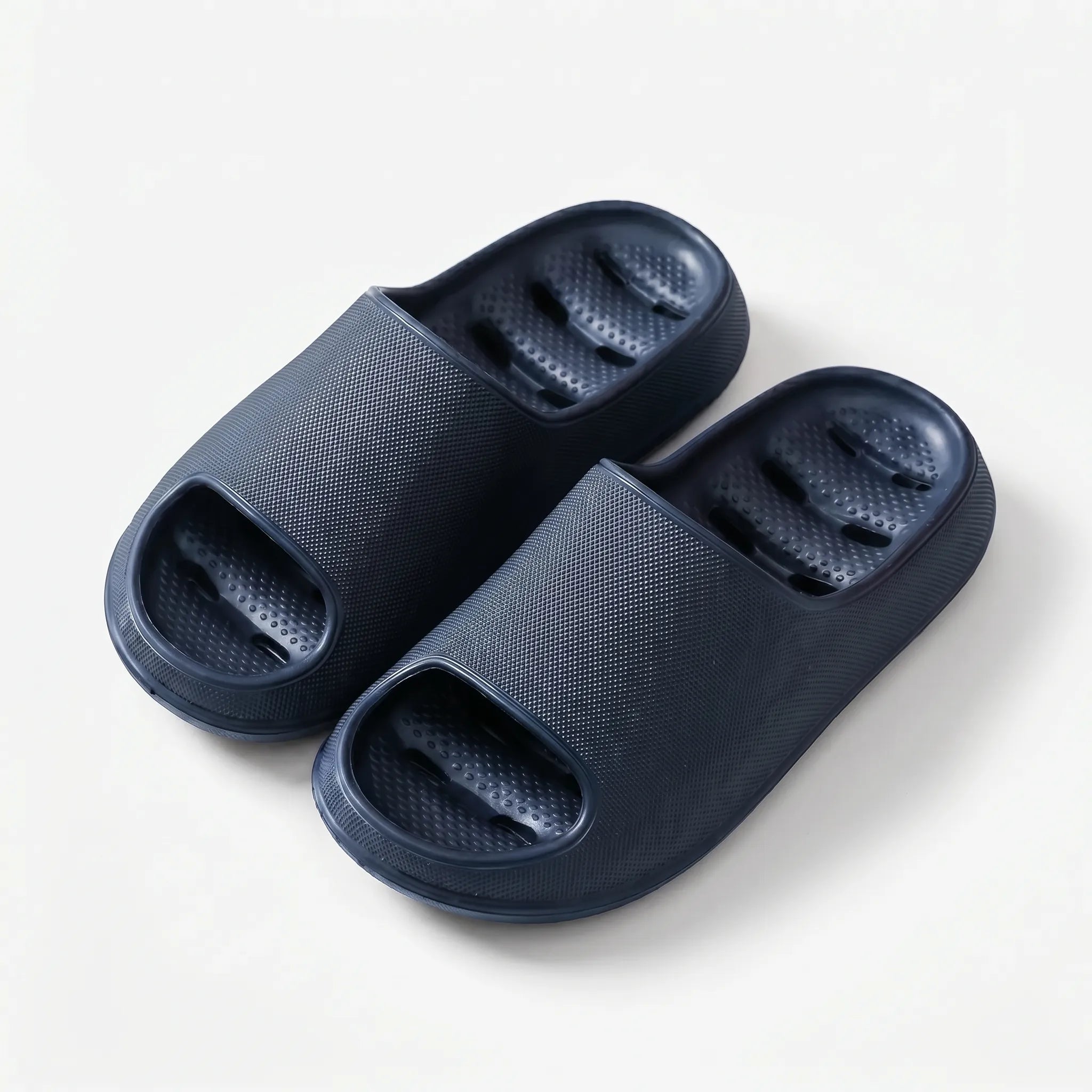 Geperforeerde Badslippers Met Antislipzool | Navando 