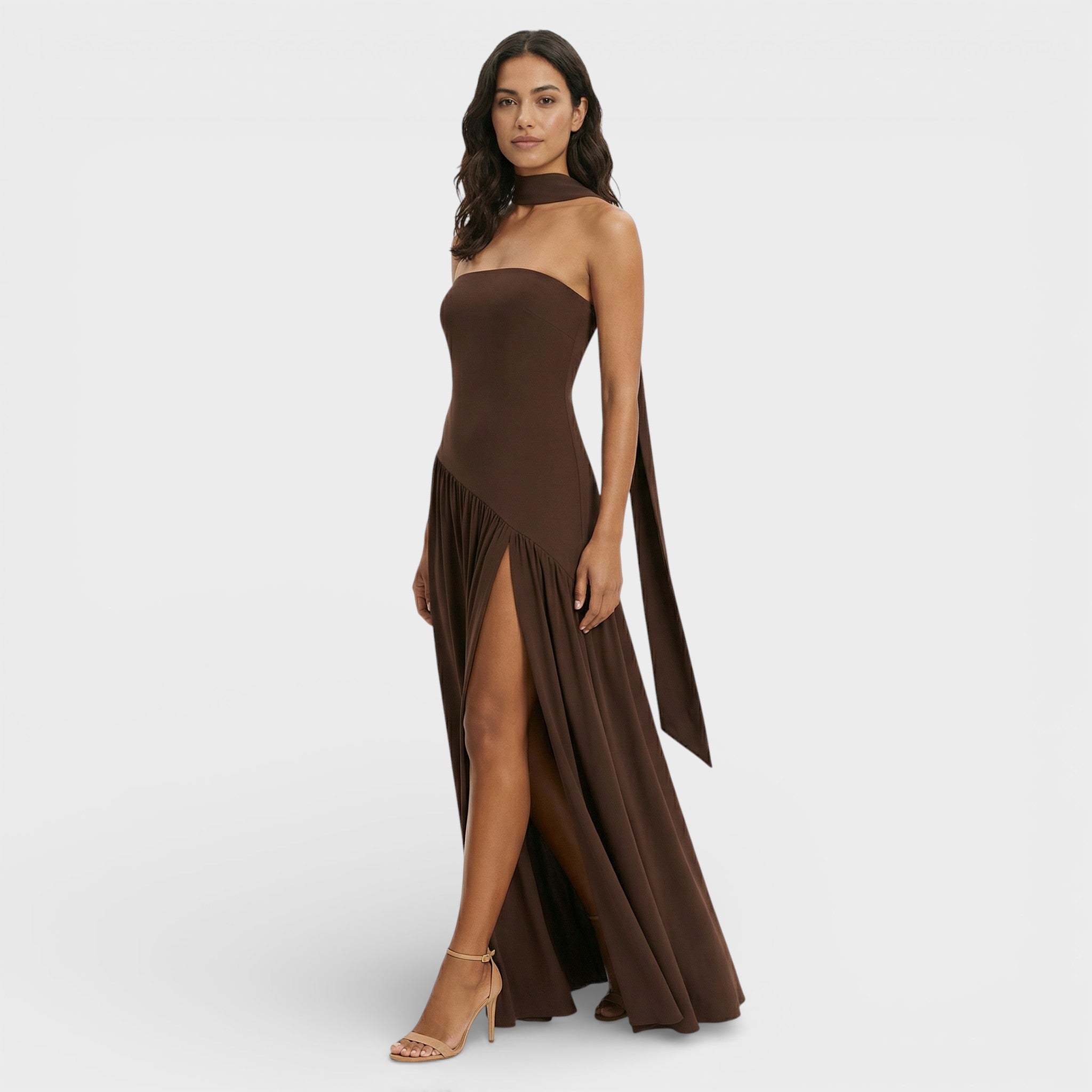 Glamour | Lange Strapless Jurk Met Hoge Split 1