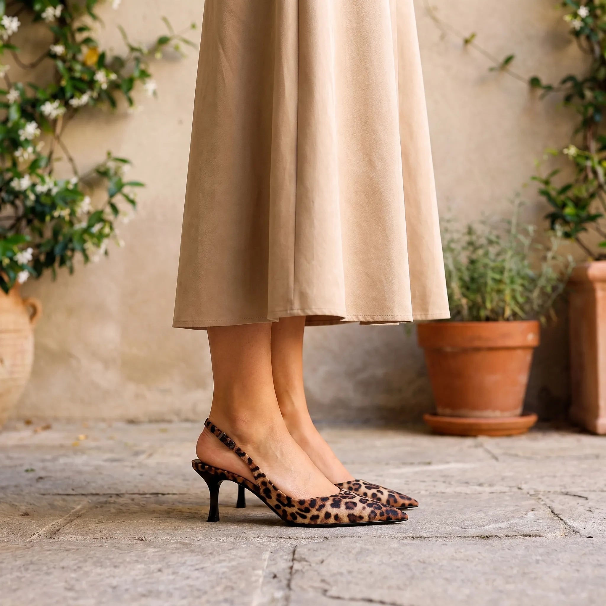 Glanzende Puntige Slingback Hakken | Navando 