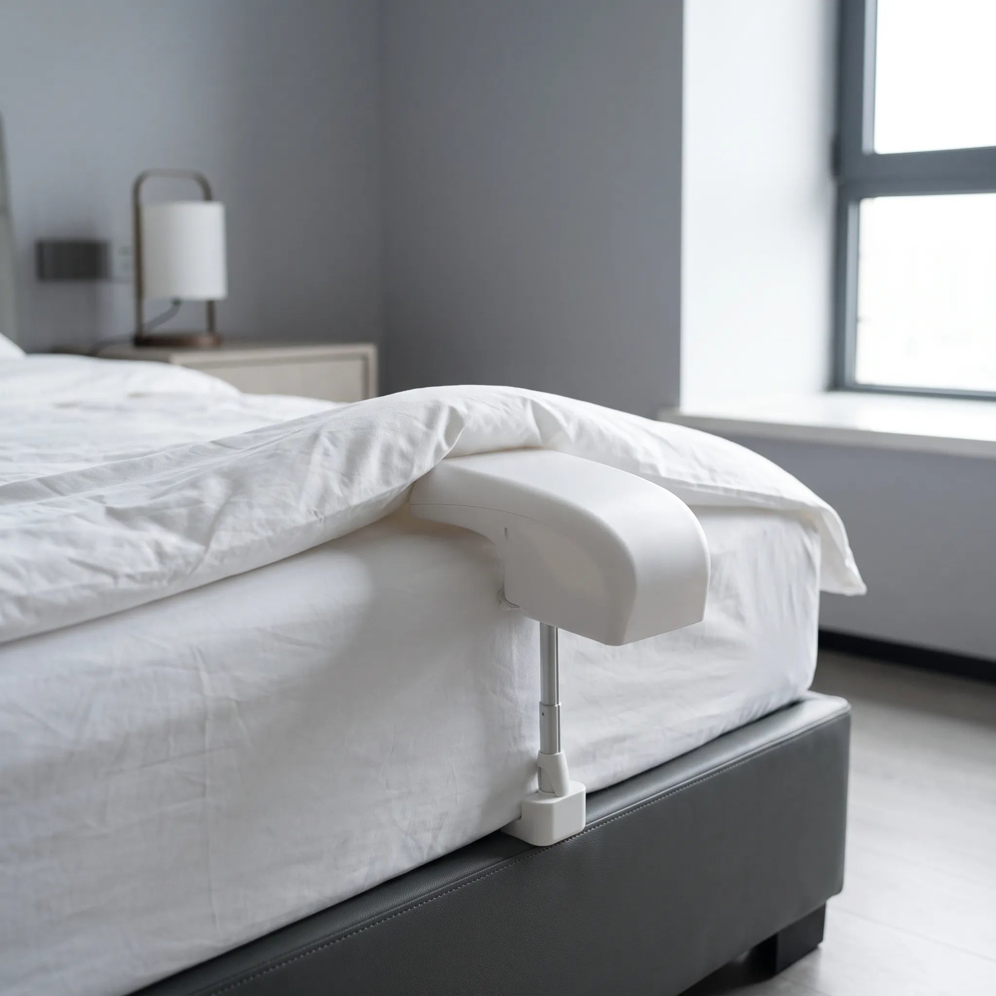 In Hoogte Verstelbare Witte Bedventilator | Navando 