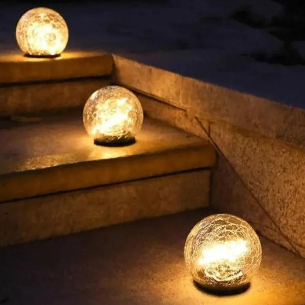 Ixie | Glazen bol op zonne-energie met gebarsten structuur 6