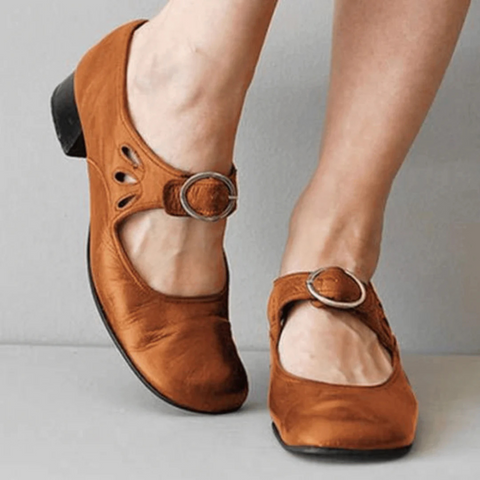 Klassieke Damesschoenen Met Klein Hakje | Navando