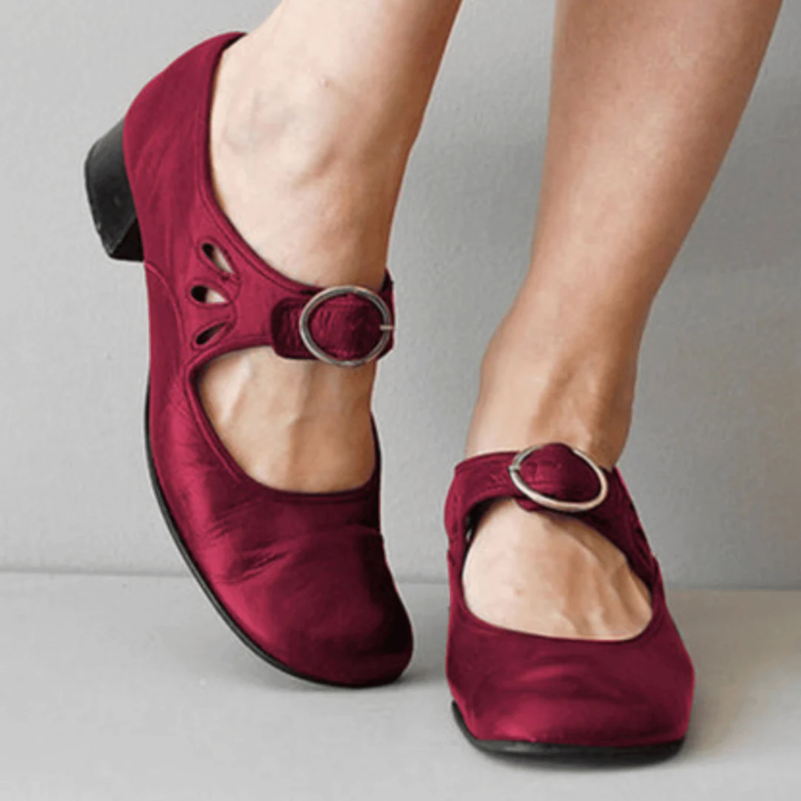 Klassieke Damesschoenen Met Klein Hakje | Navando