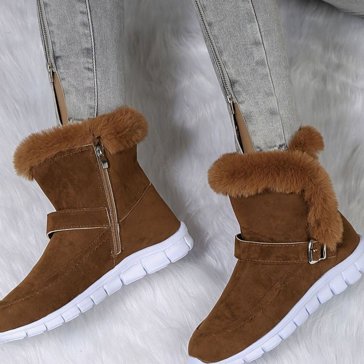 Lova | Gevoerde Snowboots Met Opvallende Gesp