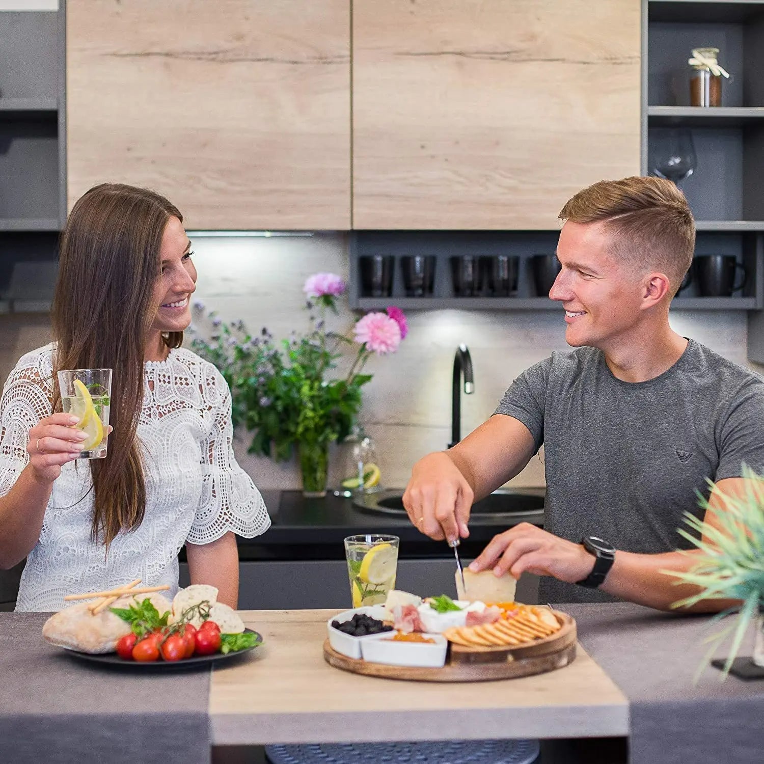 LuxeServe | Acaciahouten kaasplank set met messen en kommen 5