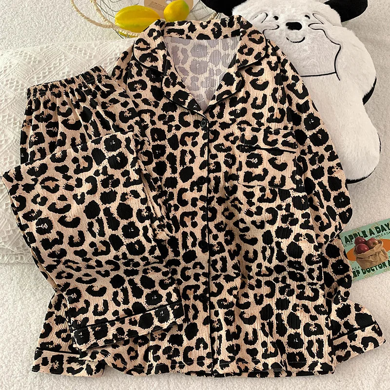 Luxe homewear set met luipaardprint 3