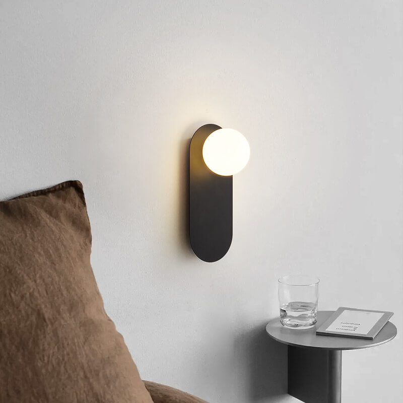 Minimalistische wandlamp | Glazen kap, moderne uitstraling 3