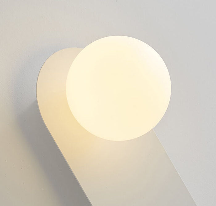 Minimalistische wandlamp | Glazen kap, moderne uitstraling 7