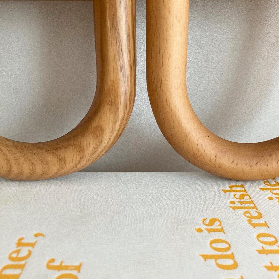 Moderne wandlamp | Massief houten armatuur met stoffen lampenkap 4