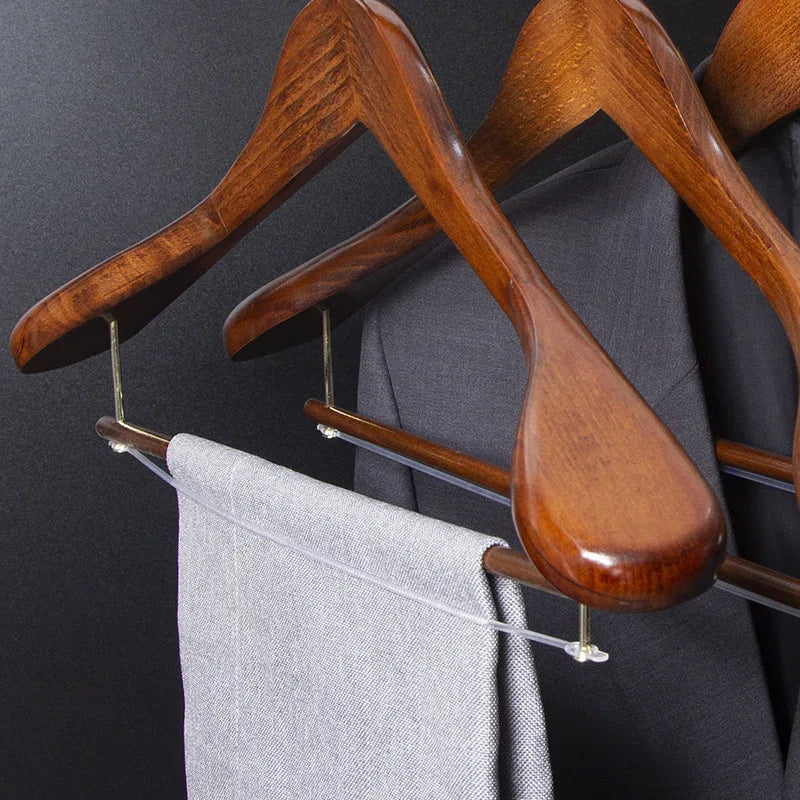 Navando | Brede Houten Kleerhanger Voor Jasjes