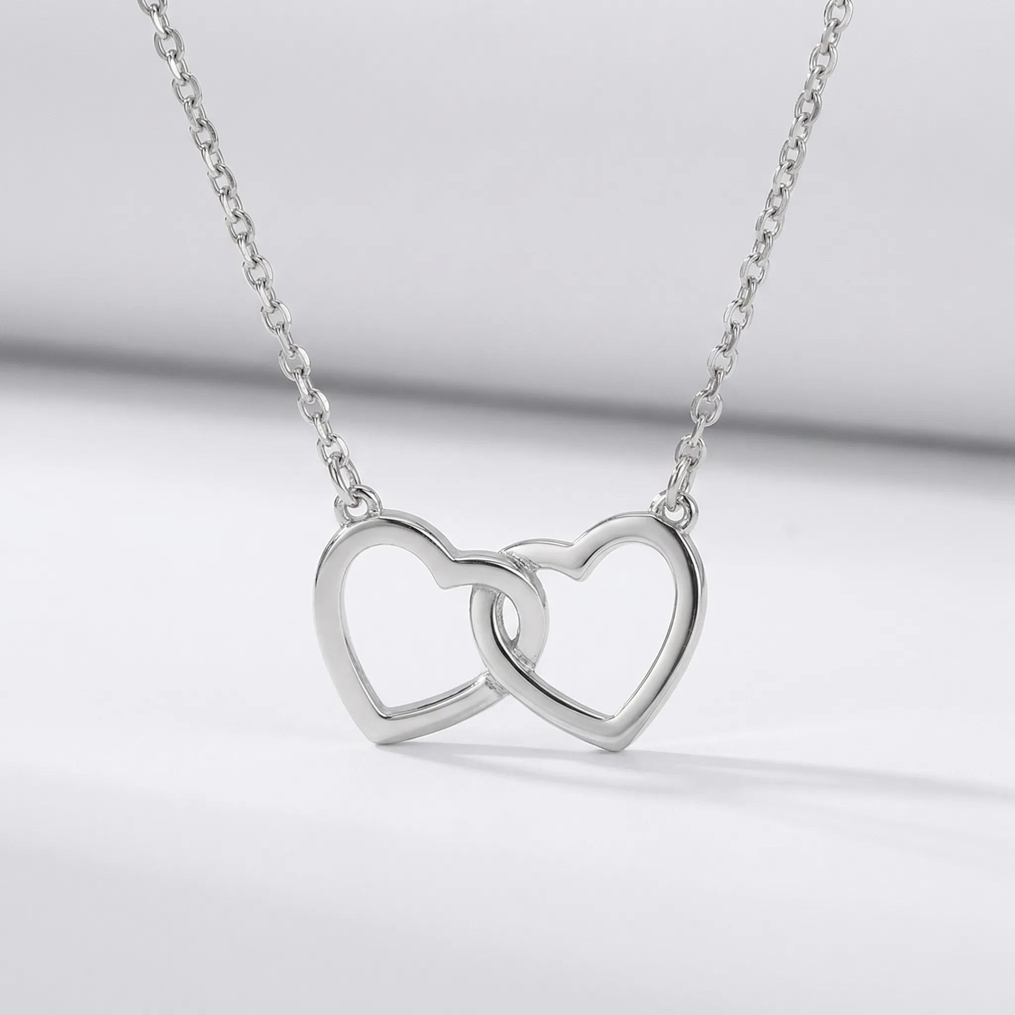 Navando | Decoratieve Beerfiguur Met Roos En Ketting