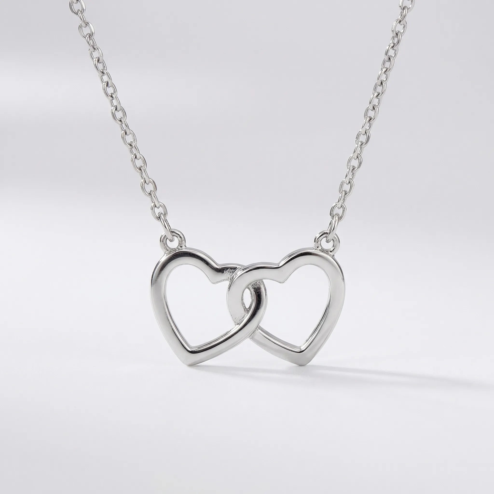 Navando | Decoratieve Beerfiguur Met Roos En Ketting