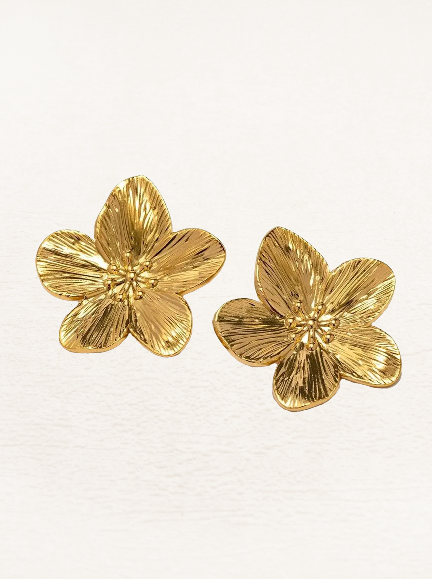 Navando | Gouden Bloemenknopjes Met Reliëfdetail