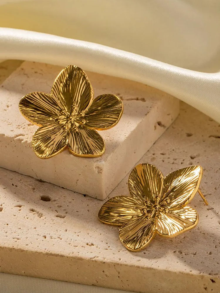 Navando | Gouden Bloemenknopjes Met Reliëfdetail