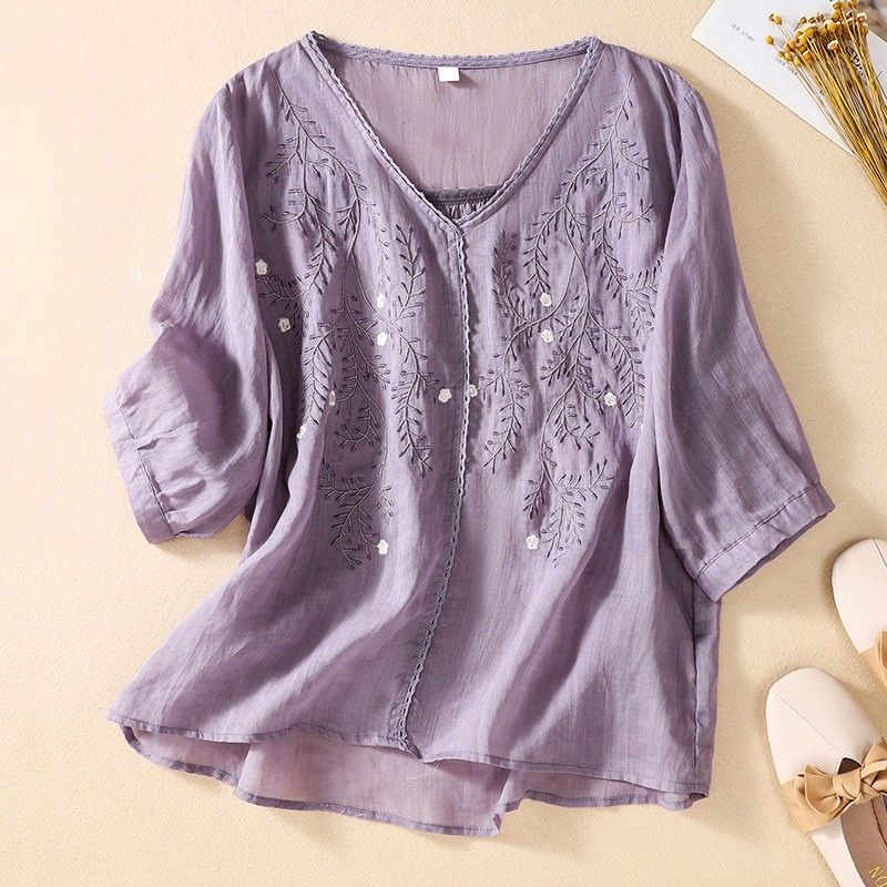 Navando | Losvallende Blouse Met Bloemborduursel