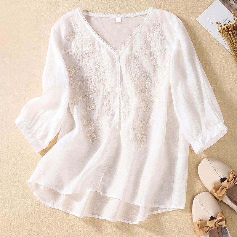 Navando | Losvallende Blouse Met Bloemborduursel
