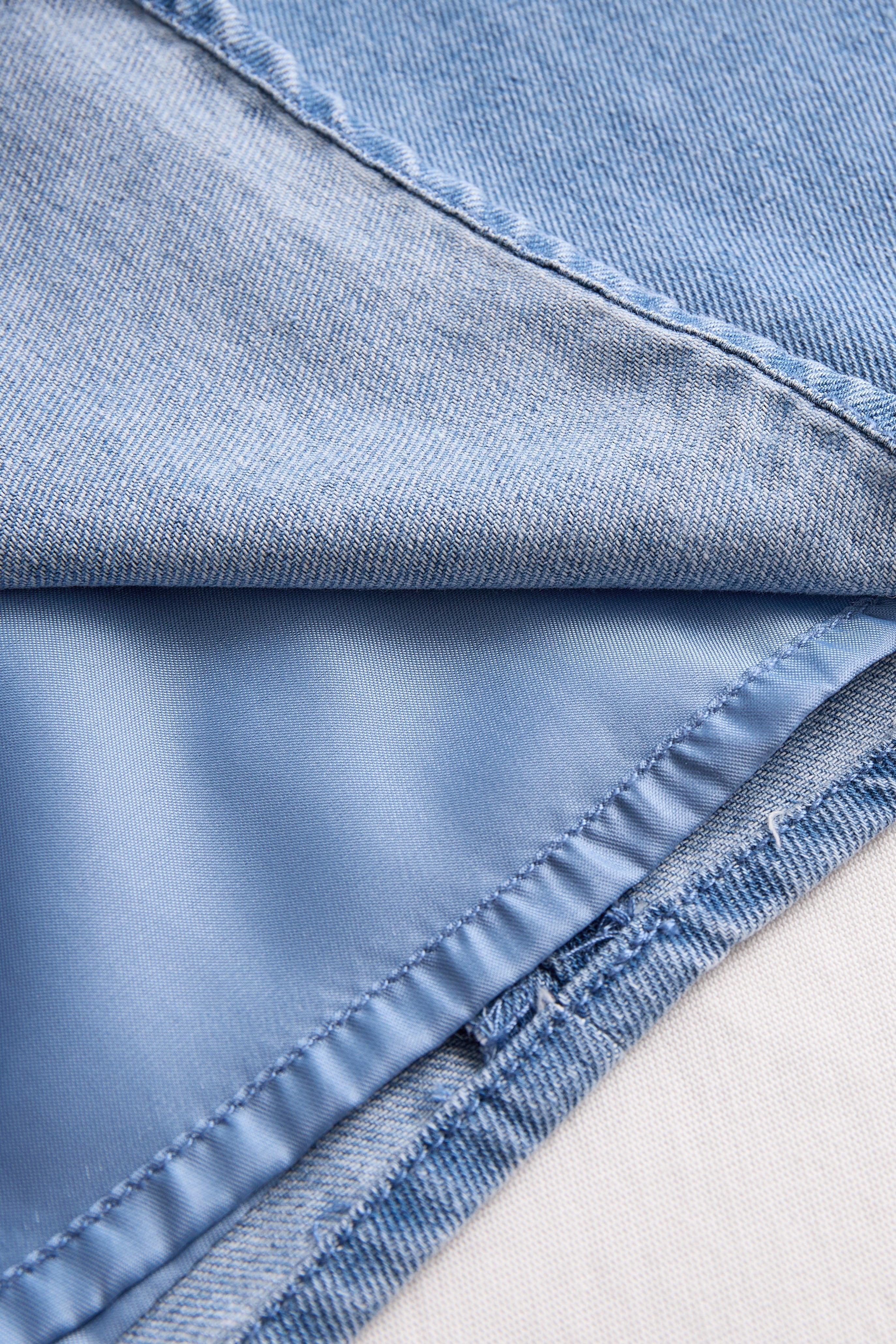 Navando | Mouwloze Halter Blouse Met Strikdetail