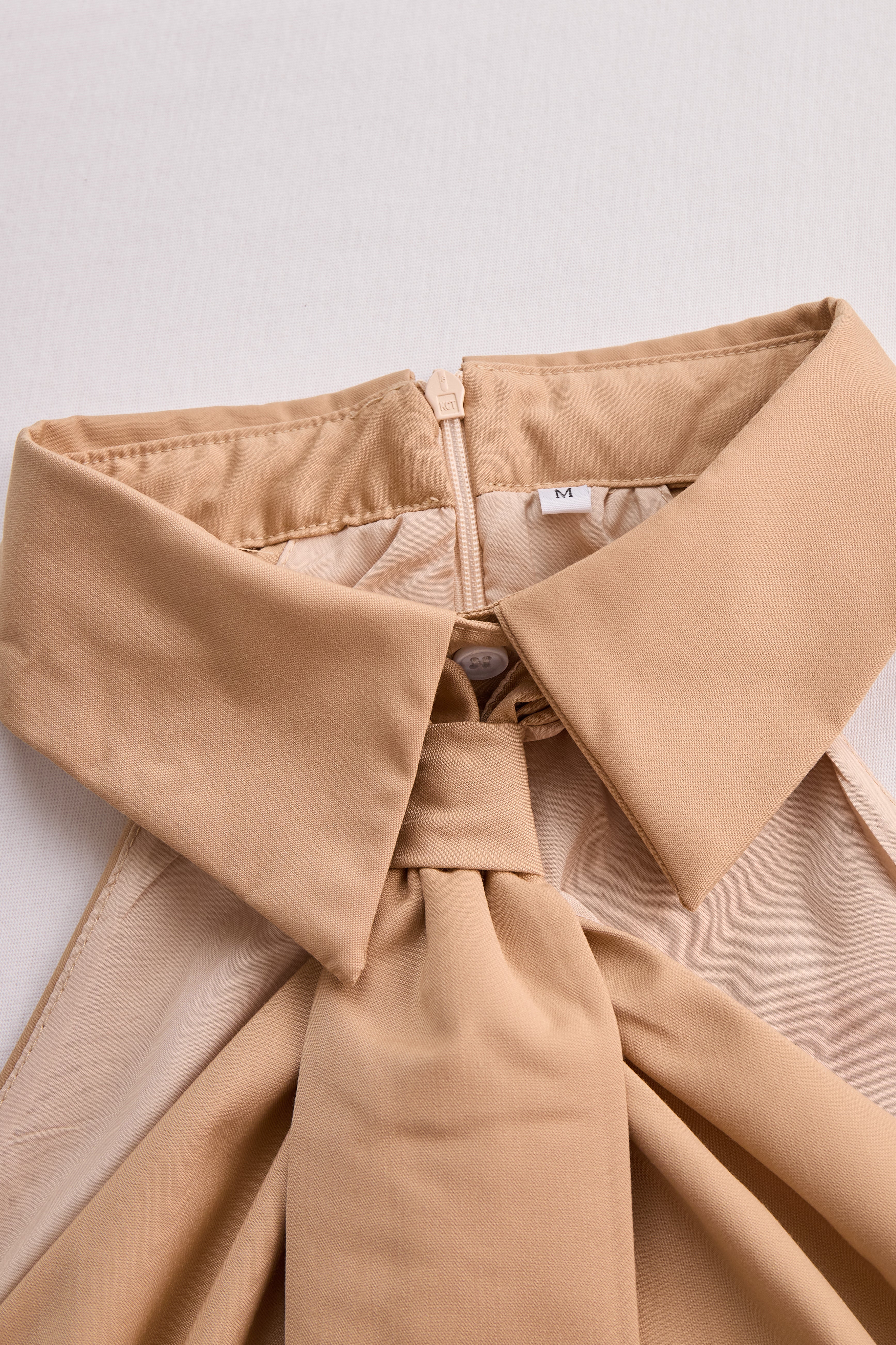Navando | Mouwloze Halter Blouse Met Strikdetail