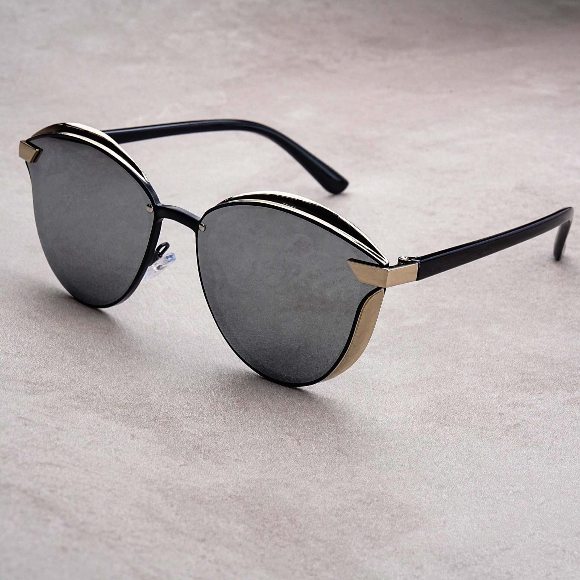 Navando | Oversized Ronde Zonnebril Met Gouden Details