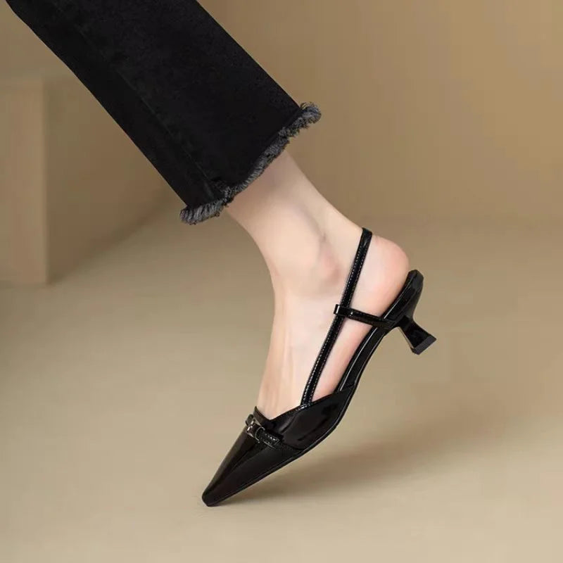 Navando | Puntige Slingback Met Kitten Hak