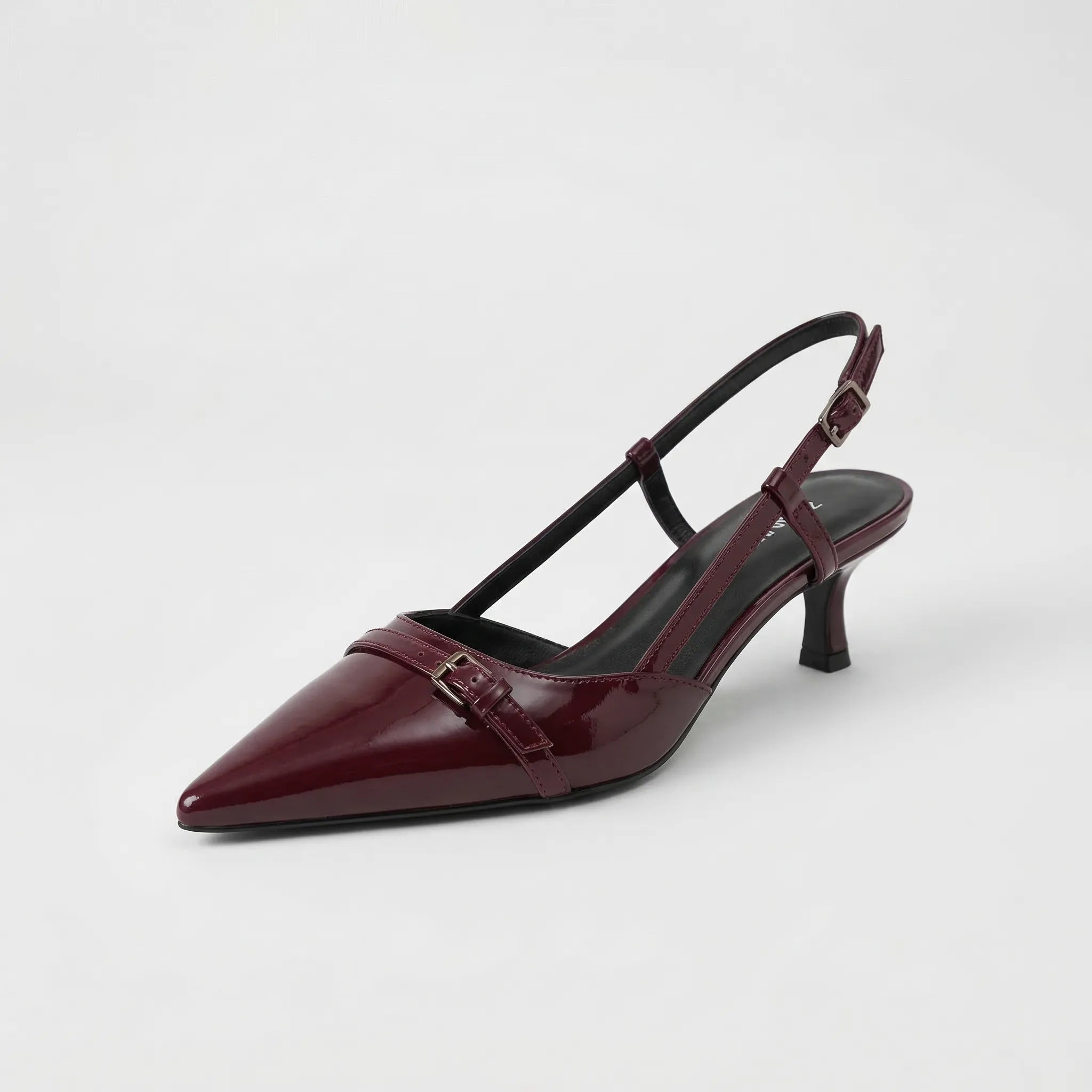 Navando | Puntige Slingback Met Kitten Hak