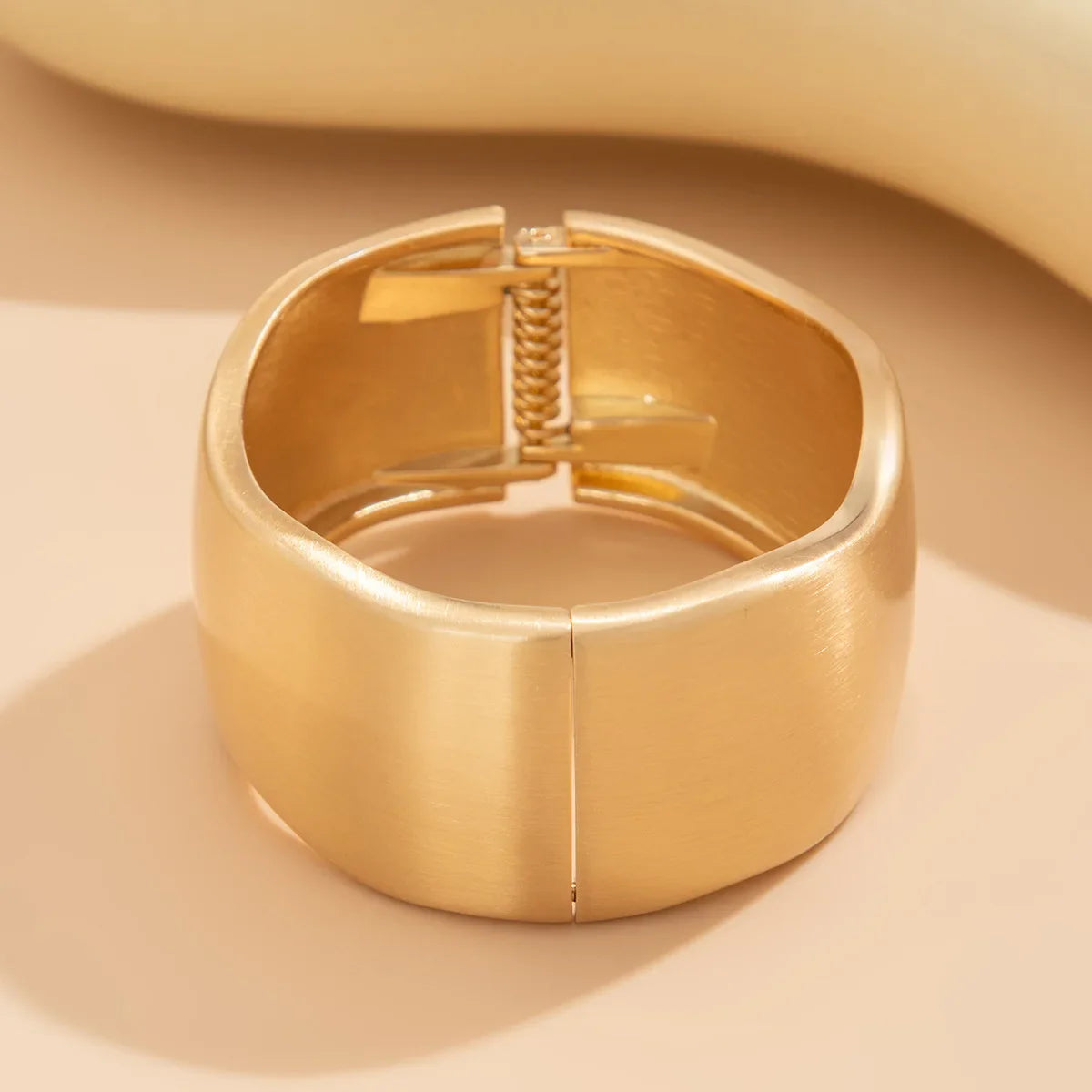 Navando | Sculpturaal Gouden Manchet Armbandenset