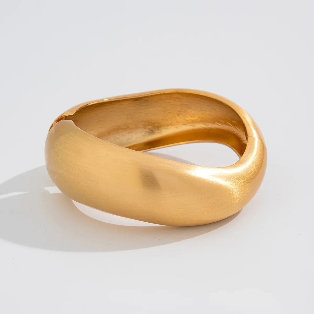 Navando | Sculpturaal Gouden Manchet Armbandenset