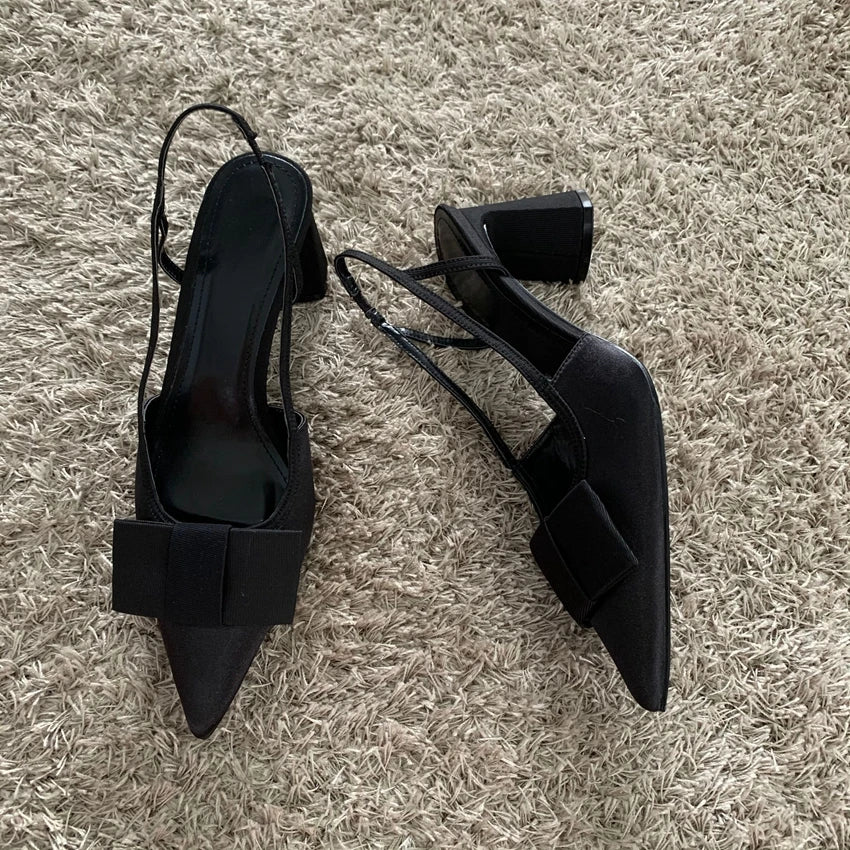 Navando | Spitse Pump Met Vlinderstrikdetail