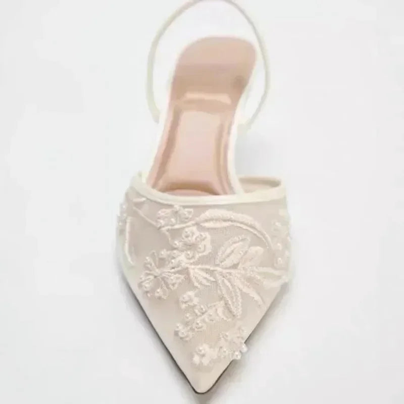 Navando | Spitse Slingback Pump Met Bloemborduursel