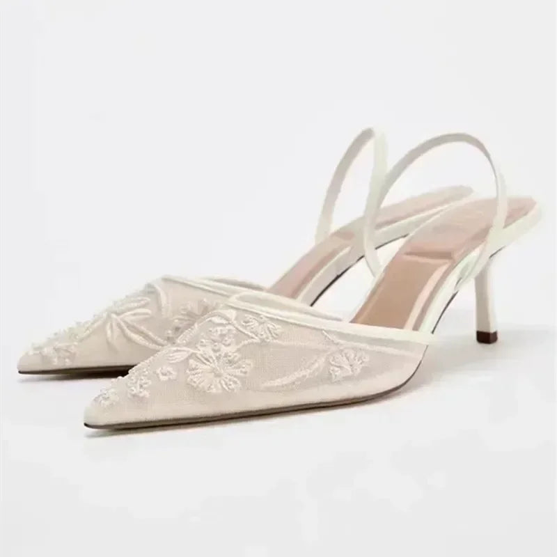 Navando | Spitse Slingback Pump Met Bloemborduursel