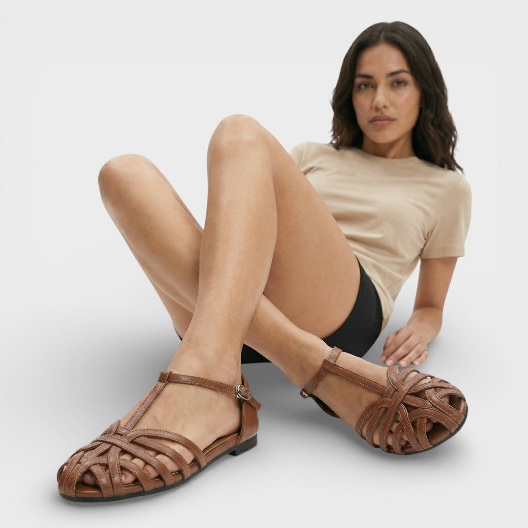 Onbekend | Gekruiste bandjes platte sandalen 1