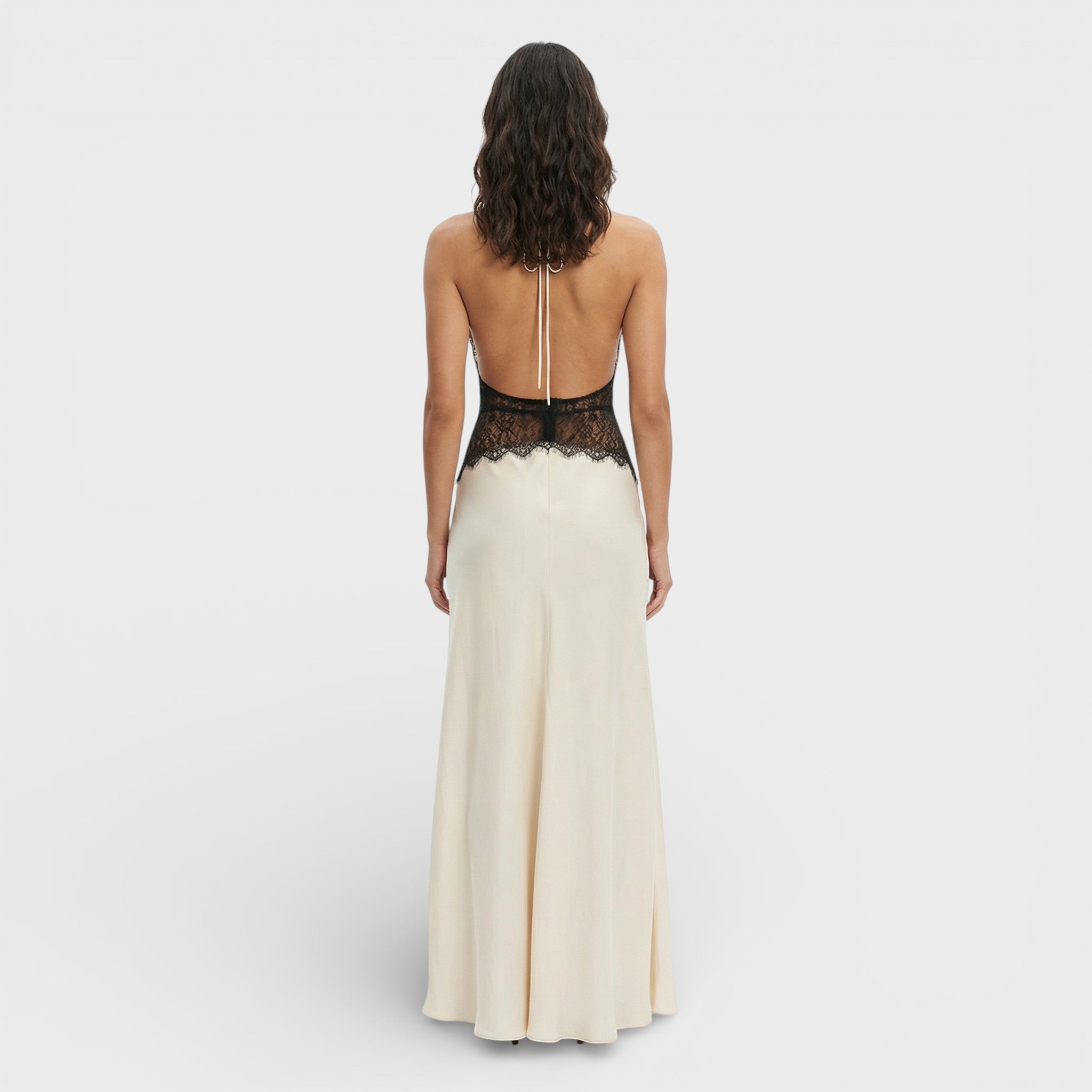 Onbekend | Halter jurk met open rug en kanten accenten 3