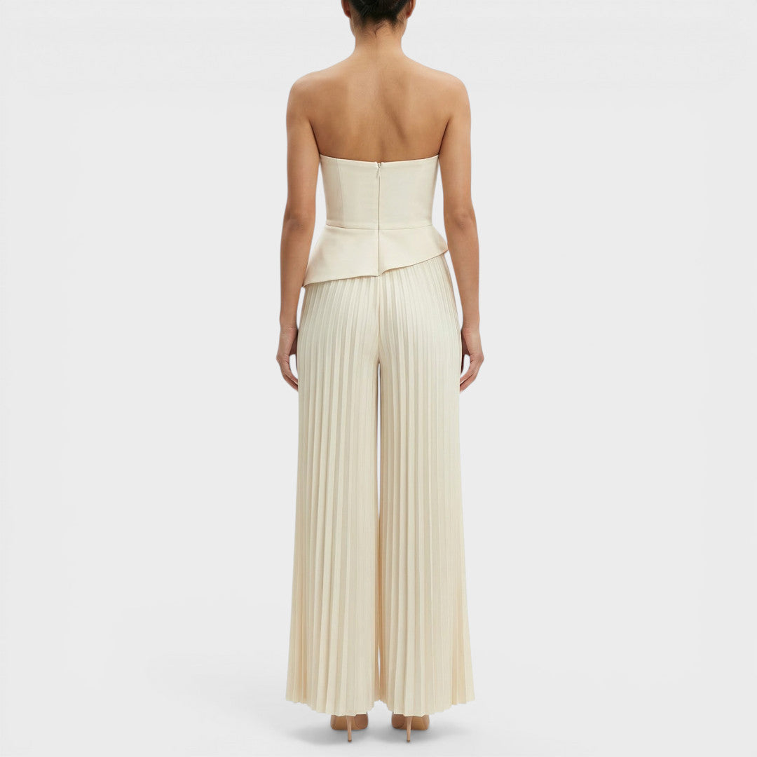 Onbekend | Lange zwarte jumpsuit met bandeau-halslijn en wijde pijpen 3