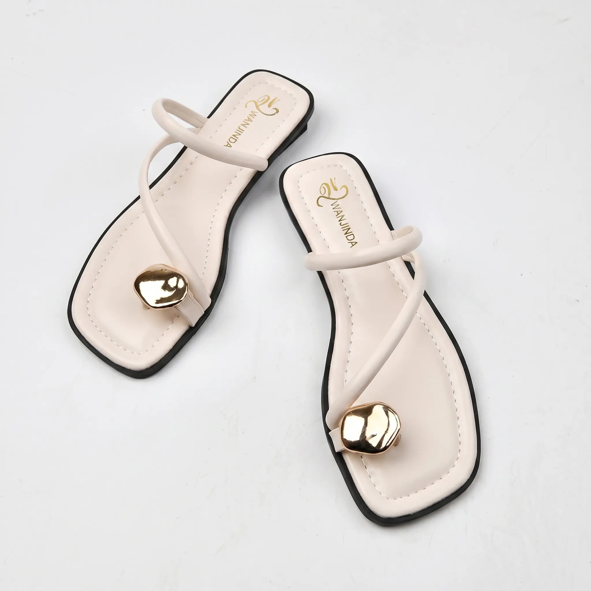 Platte Sandalen Met Gekruiste Bandjes | Navando 