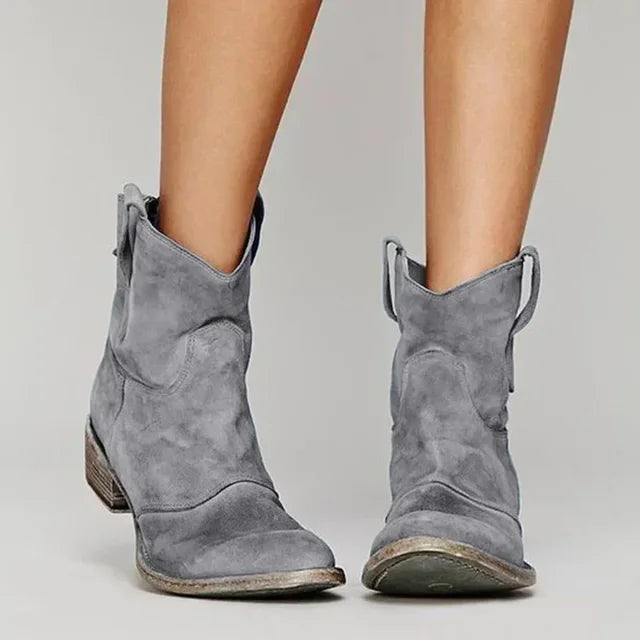 Stilvolle, vom Westen inspirierte Stiefeletten für trendbewusste Frauen