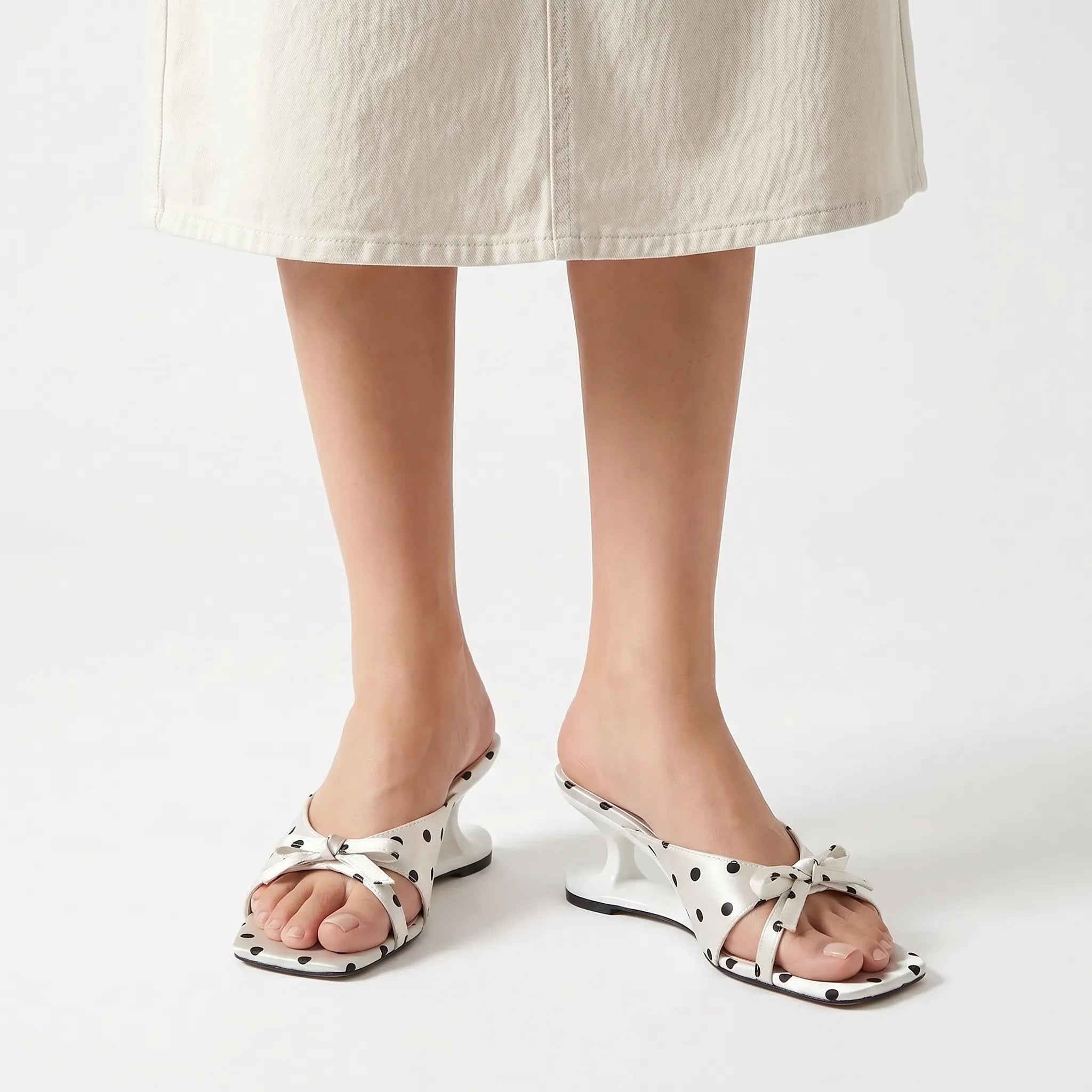 Sleehak Slippers Met Stippenprint | Navando 