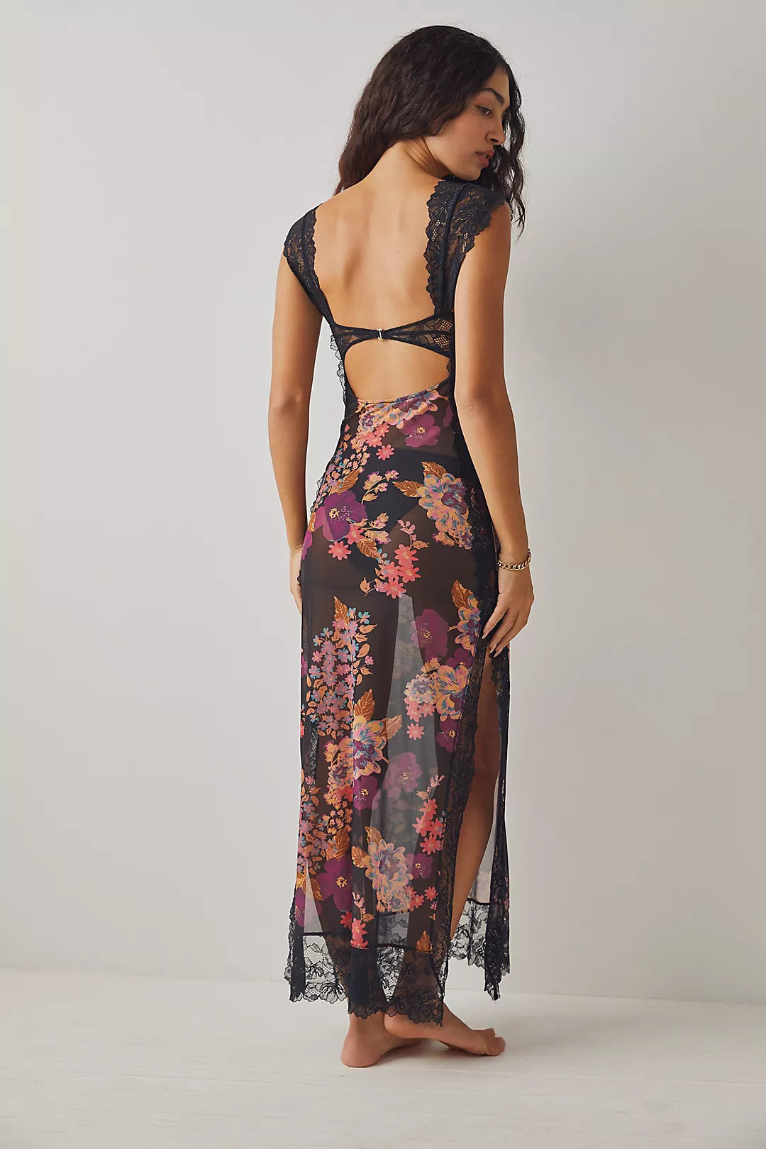 Vivienne | Bloemenprint lange damesjurk met kantaccenten 3