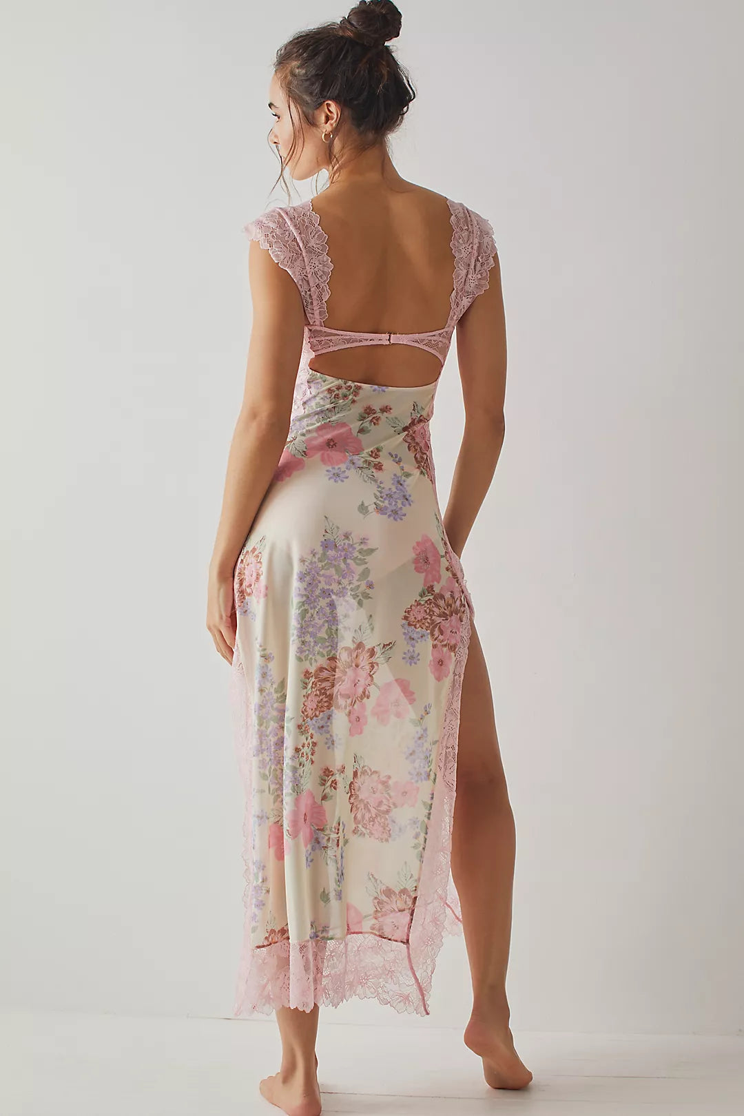 Vivienne | Bloemenprint lange damesjurk met kantaccenten 6