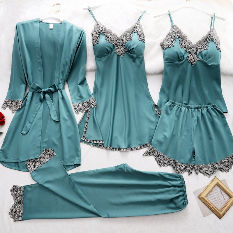 Zijden Look | Elegante V-hals Pyjama Set met Kant 3